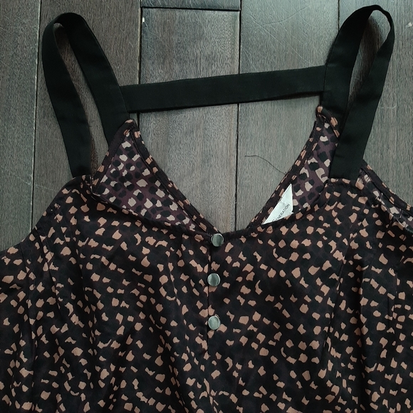 BCBG Lightweight Open Back Tank Patterned Front Buttons Size Small - Picture 2 of 6